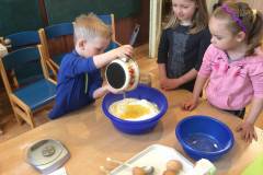 Pečení perníkových srdíček