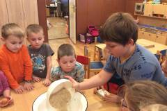 Pečení vanilkových rohlíčků