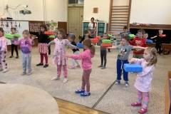 Rozcvička s jógovými bloky