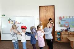 Šel zahradník do  zahrady